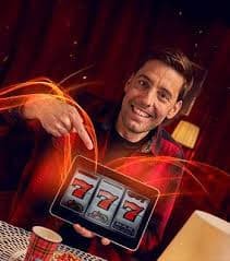 Layar free spins dalam permainan Book of Dead dengan simbol-simbol Mesir yang diperluas