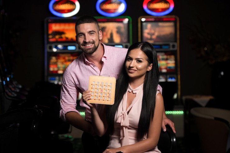 Dasbor multi-permainan hq777 dengan slot, live dealer, dan pasar olahraga